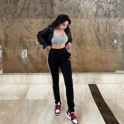 Nhan sắc nữ diễn viên 23 tuổi vừa bị bắt vì bán dâm nghìn đô-5