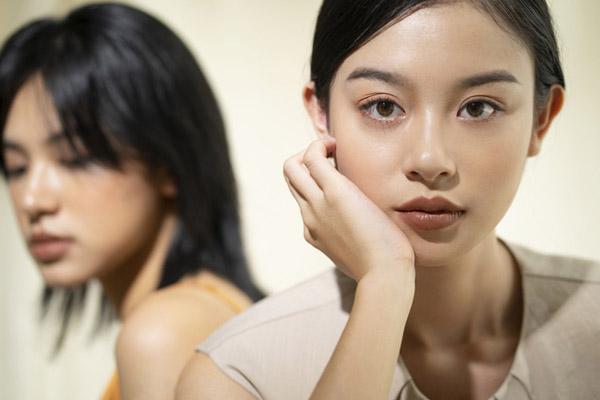 Em trai dẫn bạn gái về nhà, vừa nhìn thấy bộ váy mẹ tôi ngã ngửa-3