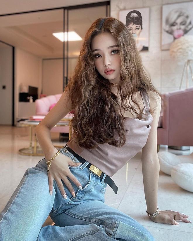 Bản sao Jennie ê mặt khi bị bóc dùng toàn hàng fake-1