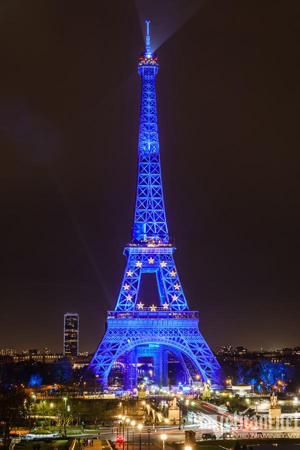 Loạt công trình nổi tiếng ở Paris đồng loạt chuyển màu khác lạ-2