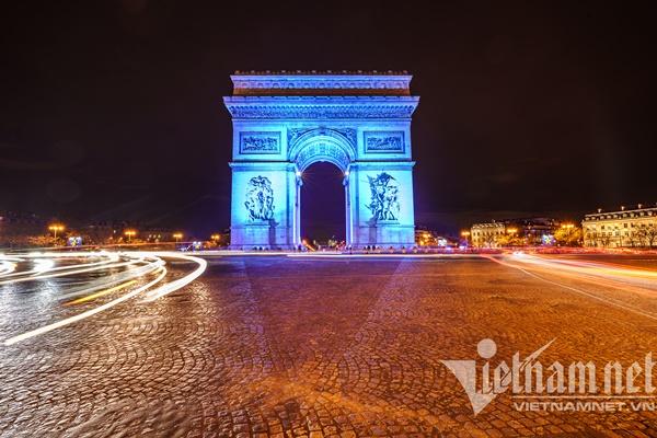 Loạt công trình nổi tiếng ở Paris đồng loạt chuyển màu khác lạ-6