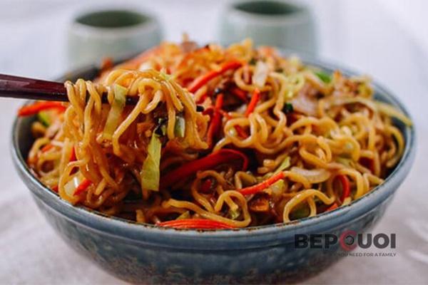 Đang ăn gà rán, thanh niên phát hiện vật thể lạ ngay dưới cái đùi-4