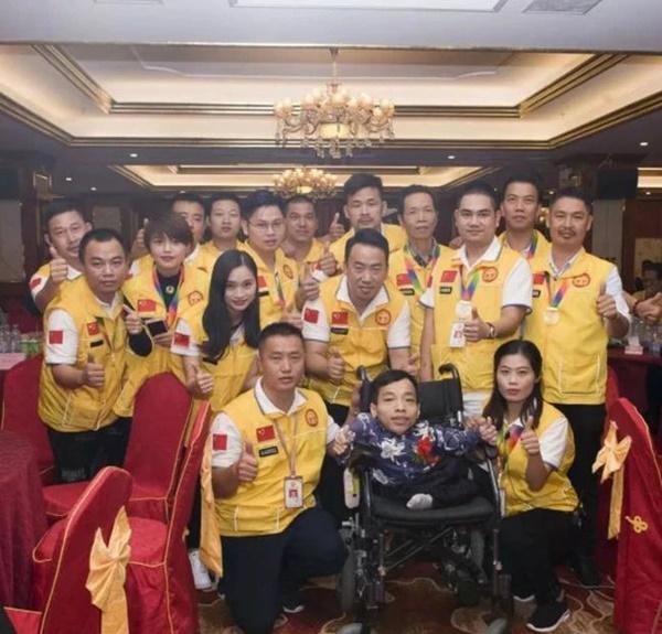 Chàng tí hon 90cm cưới vợ 1m7 từng khiến người người ngưỡng mộ giờ ra sao?-7