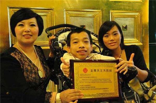 Chàng tí hon 90cm cưới vợ 1m7 từng khiến người người ngưỡng mộ giờ ra sao?-9