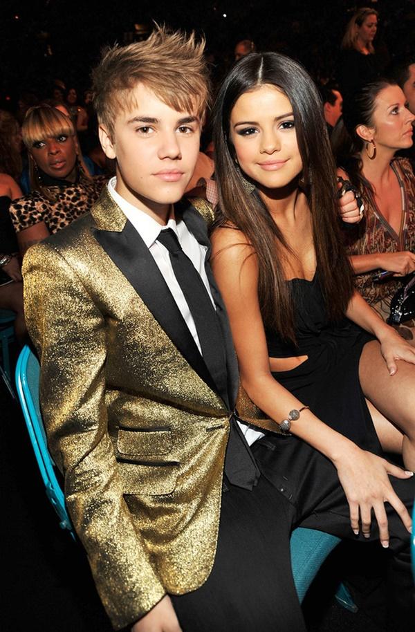 Cùng chia tay người yêu 8 năm, style của Selena Gomez và Thiều Bảo Trâm khác biệt-3