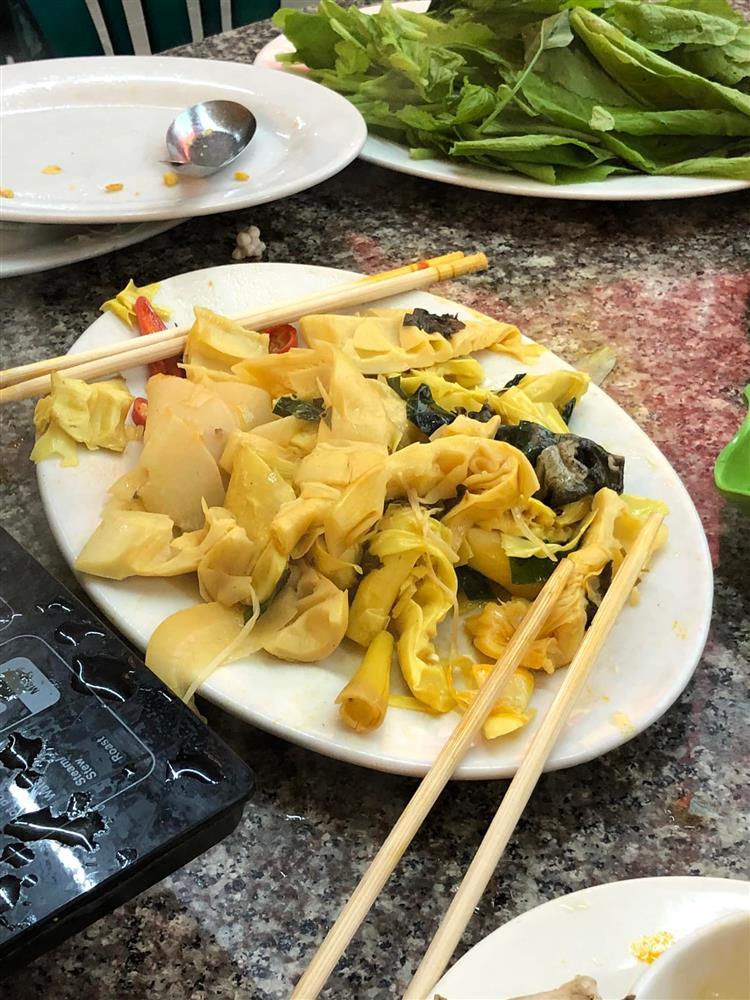 Giận tím người với nồi lẩu ếch 200k chỉ có 2 miếng thịt, 4 miếng da-3