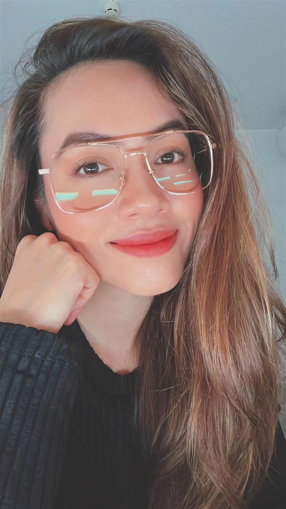 Á hậu Hoàng My tự dự đoán nhiễm biến chủng Omicron-1