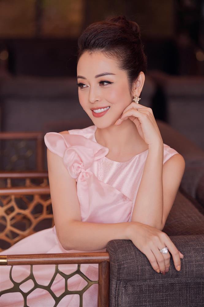 Hoa hậu Jennifer Phạm lộ nhan sắc thật qua CAM thường-4