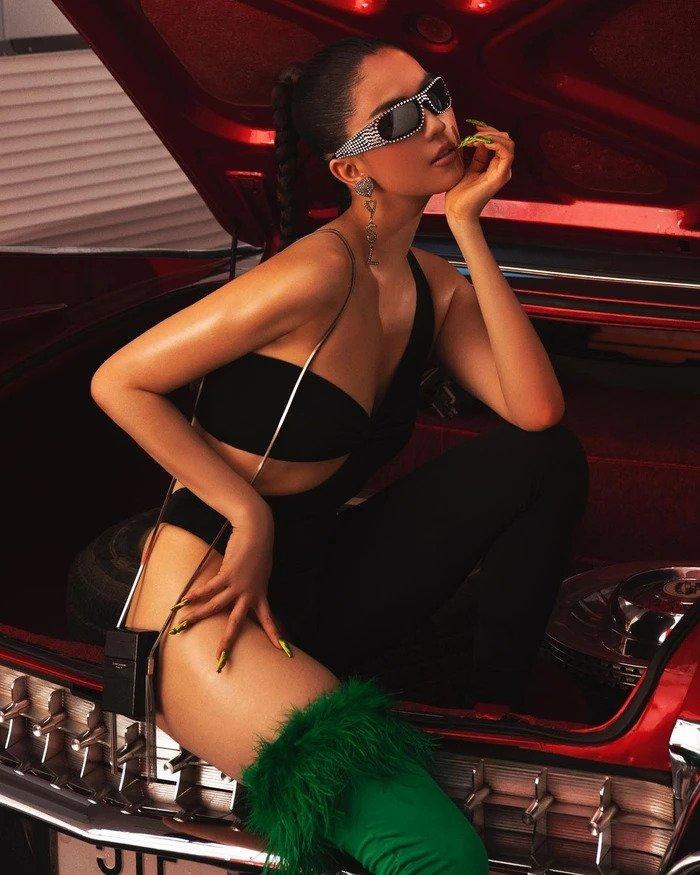 Không còn trắng tinh, Ngọc Trinh giờ da nâu nóng bỏng-5