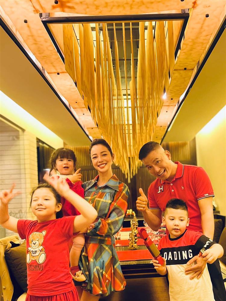 Hoa hậu Jennifer Phạm lộ nhan sắc thật qua CAM thường-10