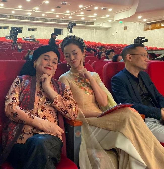 Hoa hậu Jennifer Phạm lộ nhan sắc thật qua CAM thường-1