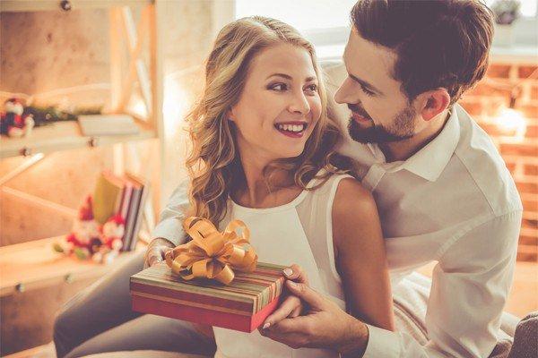 Cô gái 25 tuổi u mê ông chú 40, ai cũng chắc chắn cô nàng bị lợi dụng-3