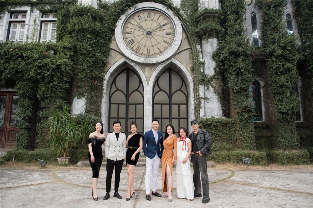 Phương Oanh lộ body nần nẫn sau loạt ảnh photoshop ảo lòi-5