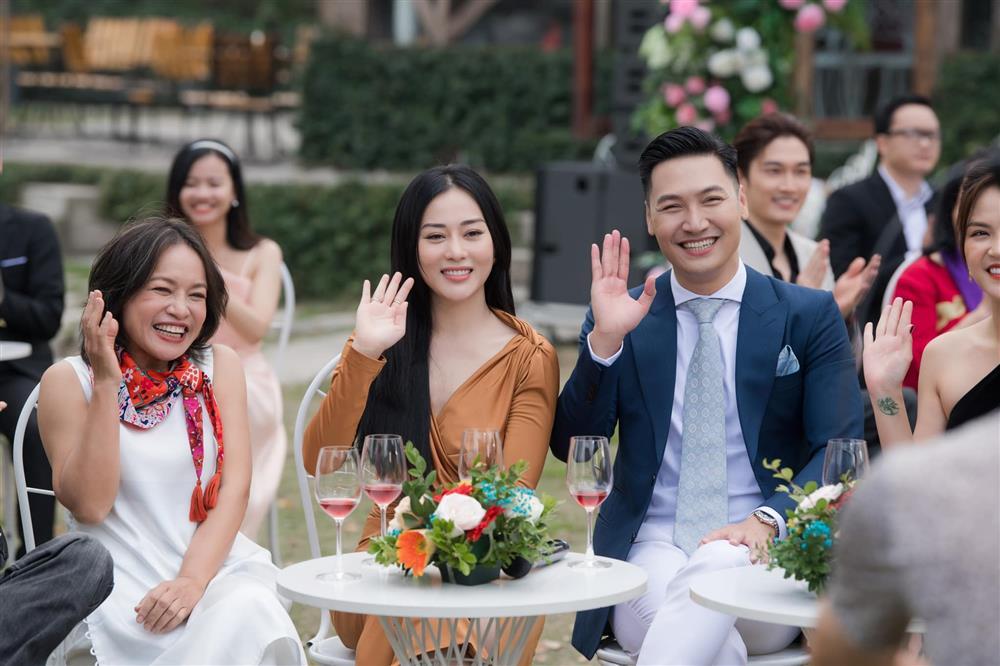 Phương Oanh lộ body nần nẫn sau loạt ảnh photoshop ảo lòi-2