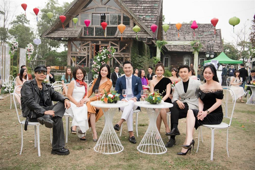 Phương Oanh lộ body nần nẫn sau loạt ảnh photoshop ảo lòi-1