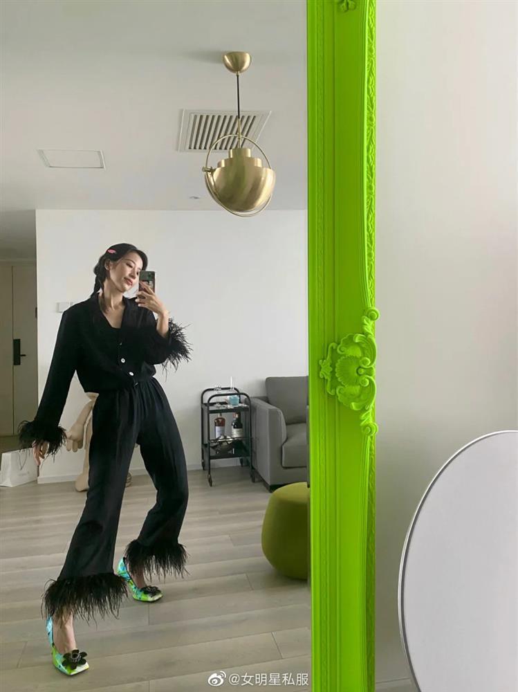 Mỹ nhân Âu - Á lăng xê đồ ngủ gắn lông te tua-5