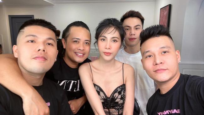 Lộ ảnh hậu trường Thủy Tiên sắp tái xuất showbiz hoành tráng?-1