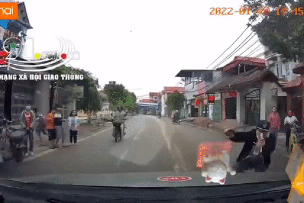 Clip: Thanh niên cầm phóng lợn, thách thức người dân báo công an-1