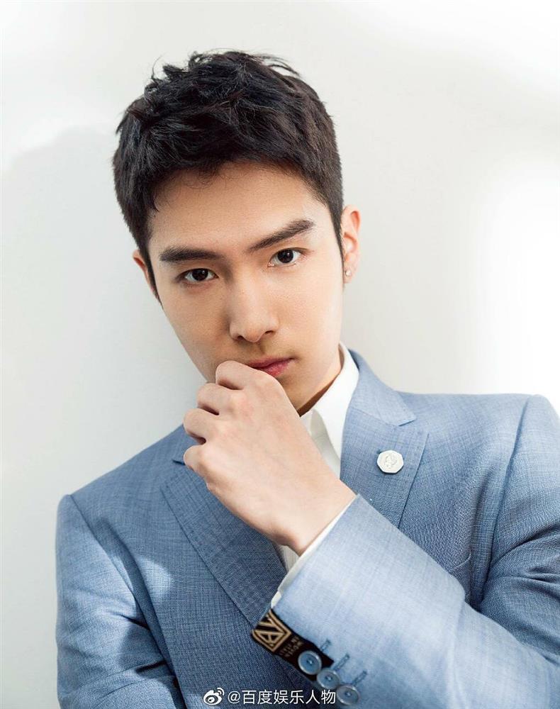 Sao nam Thái Tử Phi Thăng Chức Ký livestream bán băng vệ sinh-5