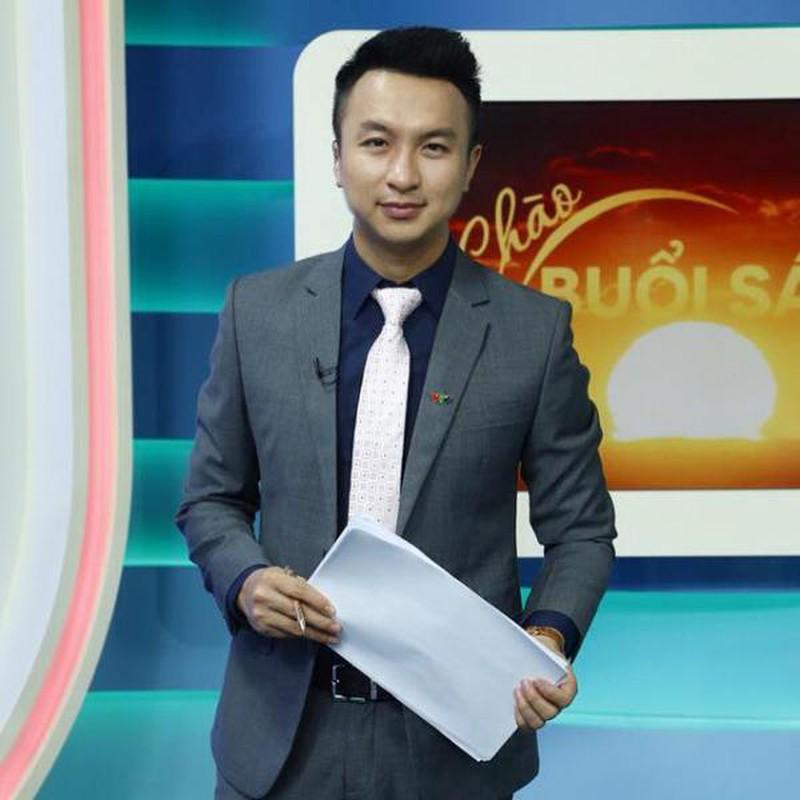 Lan truyền ảnh trần như nhộng của nam MC đình đám-6