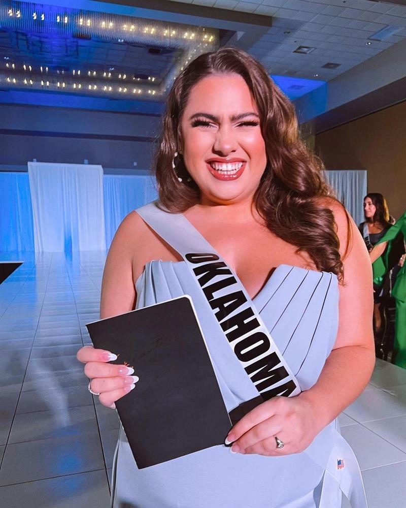 Nặng 100kg, Á hậu Miss Earth USA 2022 tự tin diện bikini, váy bó-4