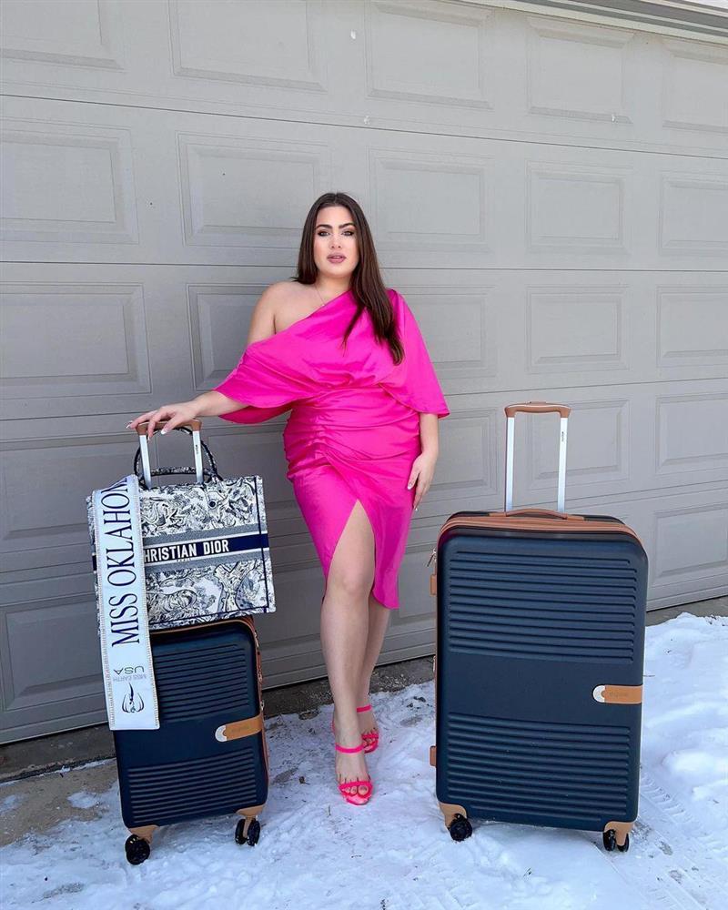 Nặng 100kg, Á hậu Miss Earth USA 2022 tự tin diện bikini, váy bó-3