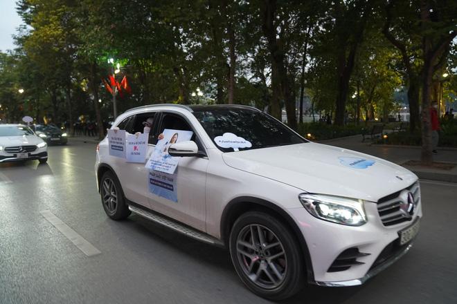 Dàn ô tô diễu hành thủ đô sau vụ bé gái bị dì ghẻ đánh tử vong-1