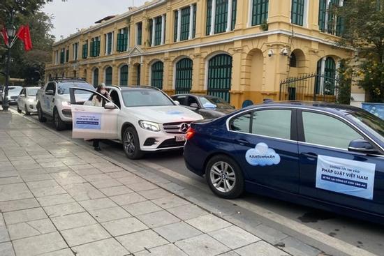 Dàn ô tô diễu hành thủ đô sau vụ bé gái bị dì ghẻ đánh tử vong