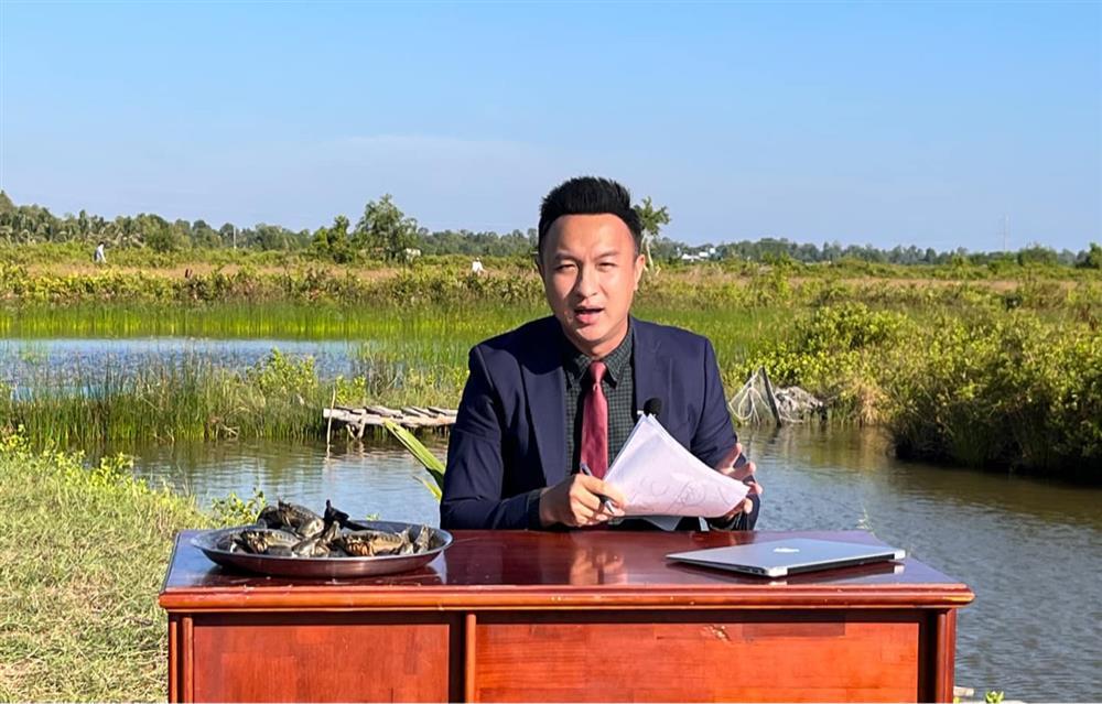 MC Việt Phong nói gì về bức ảnh truổng cời xôn xao cõi mạng-7