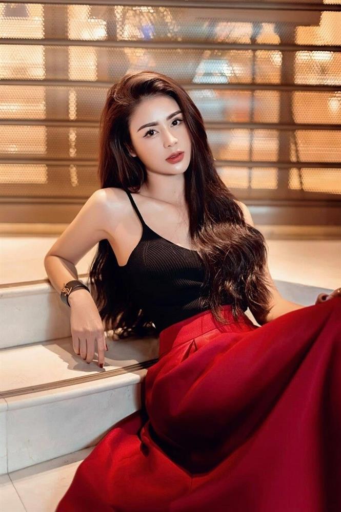 Lương Thu Trang xuất hiện với đôi môi trề như thẩm mỹ hỏng-4