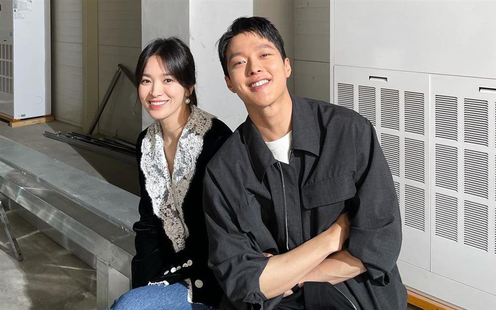 Song Hye Kyo tới thăm bạn diễn Jang Ki Yong trong quân ngũ-3