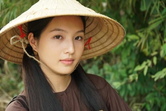 Diệp 'Hương Vị Tình Thân' phải học tiếng Nam khi đóng phim miền Tây