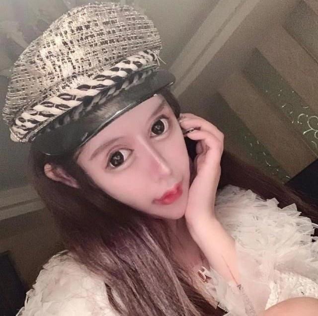 Bé gái Trung Quốc 7 tuổi được mẹ đưa đi cắt mí-3