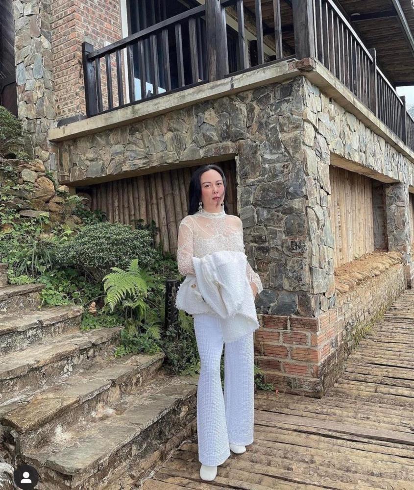 Nữ đại gia Thanh Hóa mặc gợi cảm nhưng gây khó hiểu dù toàn đồ hiệu-4