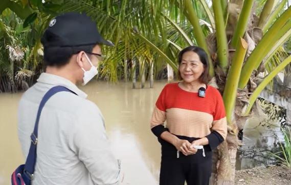 Người phụ nữ 13 năm không ăn cơm, nằm thiền trên nước tư thế kiết già-1