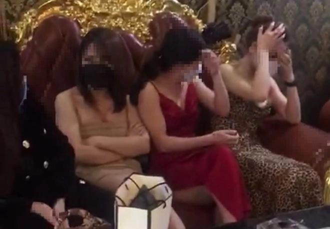 3 nhân viên quán karaoke mở chui ở Hà Nội dương tính SARS-CoV-2-2