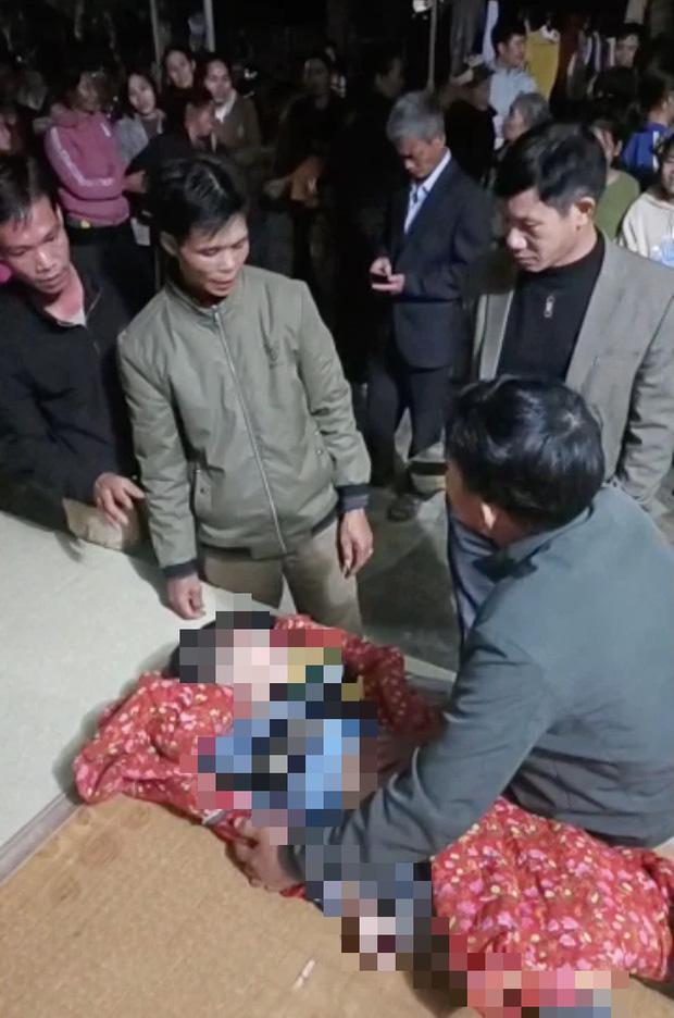 Người thân khóc ngất bên thi thể 2 bé trai đuối nước ở đập thủy lợi-2