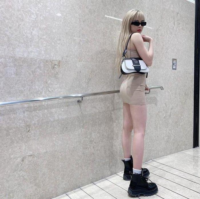 Sai lầm khi đeo túi xách dễ chặt đôi chiều cao chị em-2