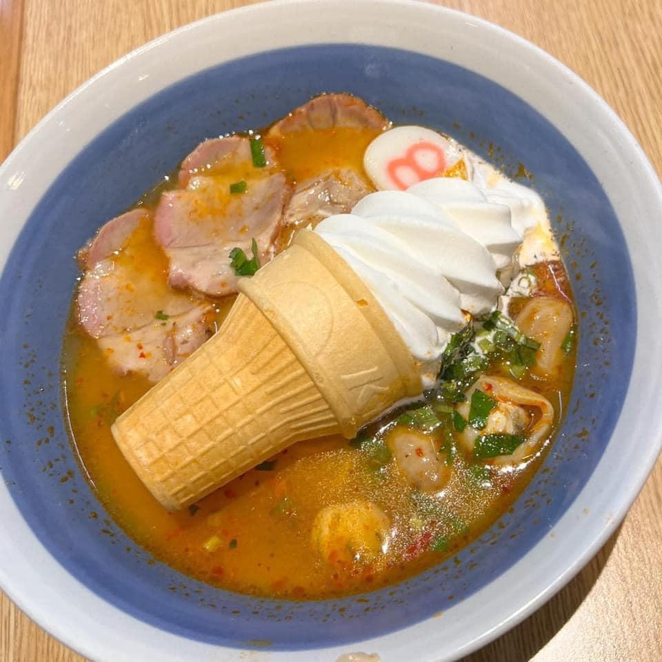 Trào lưu ăn mì tomyum với kem tươi, nghe thôi đã thấy đau bụng!-1