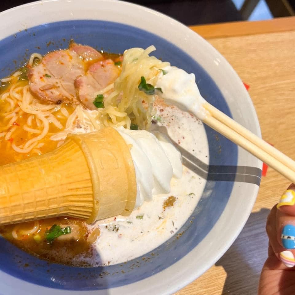 Trào lưu ăn mì tomyum với kem tươi, nghe thôi đã thấy đau bụng!-2