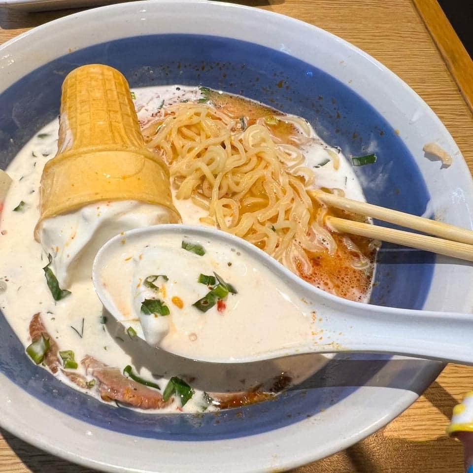 Trào lưu ăn mì tomyum với kem tươi, nghe thôi đã thấy đau bụng!-3
