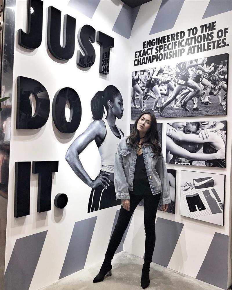 Học song Hà Hà Hồ - Hà Tăng mix đồ Tết chất ngất với áo khoác jean-2