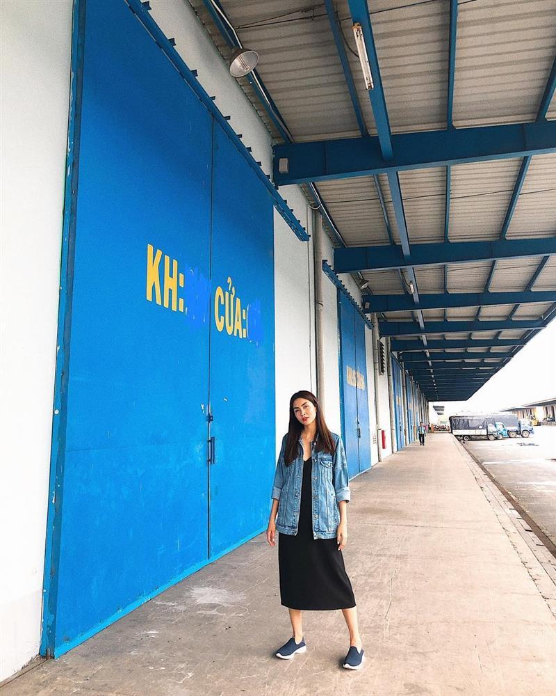 Học song Hà Hà Hồ - Hà Tăng mix đồ Tết chất ngất với áo khoác jean-1