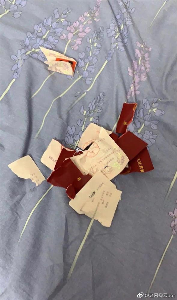 Vợ xé đăng ký kết hôn chỉ sau 1 ngày vì hành động mờ ám của chồng!-2