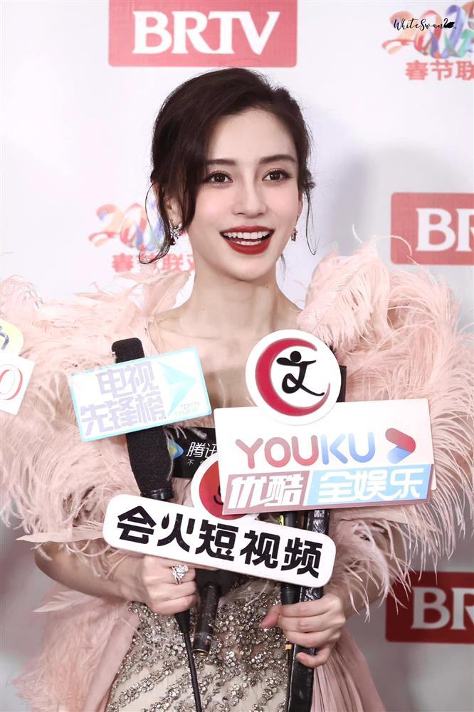 Angela Baby dập tan tin đồn ly hôn bằng 1 hành động đơn giản-1