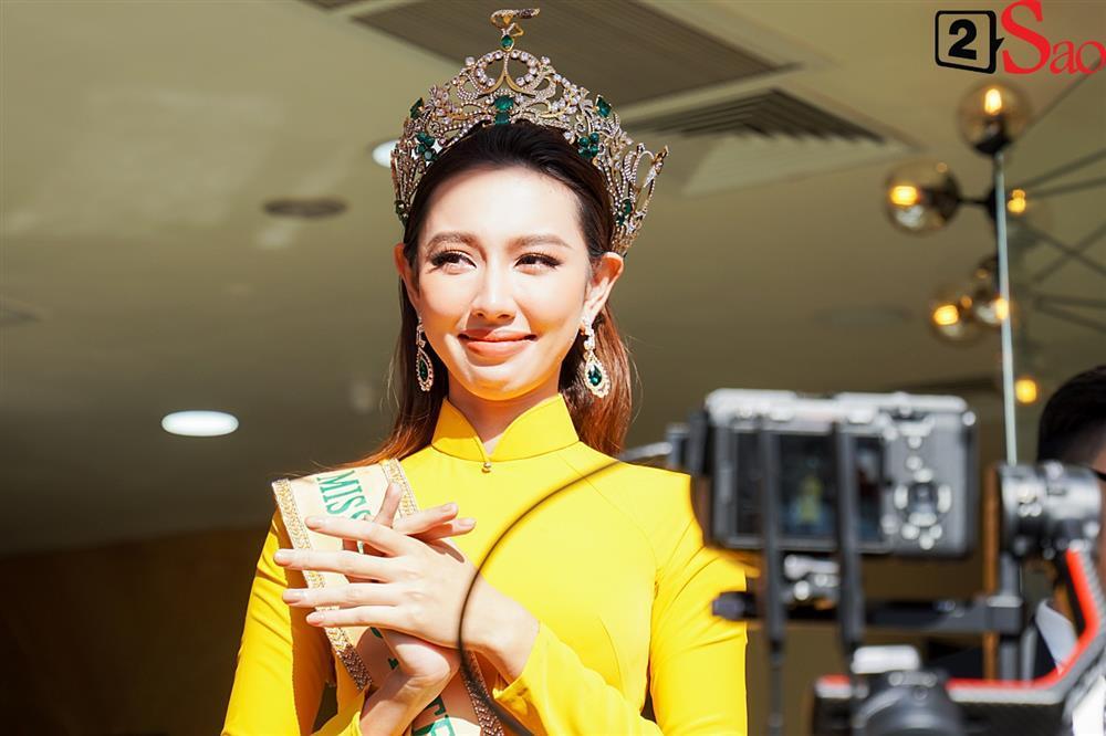 Chị gái Đặng Thu Thảo mỉa mai Thùy Tiên gà gáy giữa phố?-1