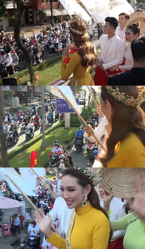 Ngắm trọn dàn siêu xe cực khủng đưa Thùy Tiên diễu hành-13