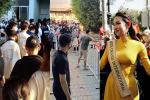 Mẹ đẻ hoa hậu Thùy Tiên bắt xe ôm về giữa sự kiện của con-15
