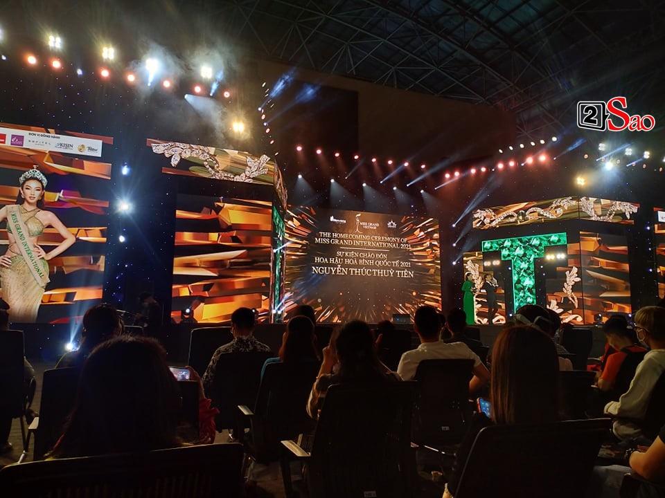 NÓNG: Kẻ trộm làm náo loạn lễ chào mừng Thùy Tiên-4