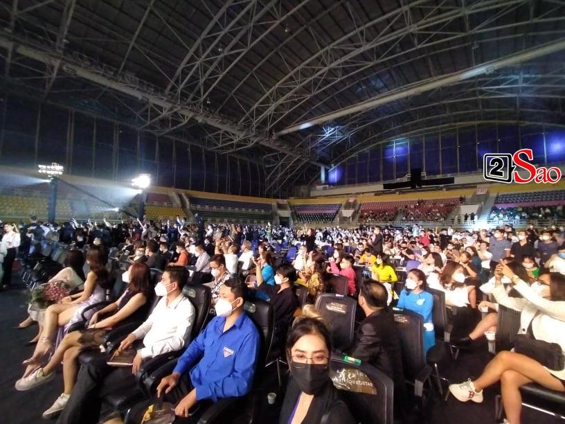 NÓNG: Kẻ trộm làm náo loạn lễ chào mừng Thùy Tiên-9